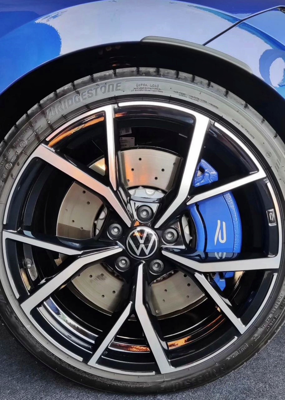 2023 Volkswagen Golf R 