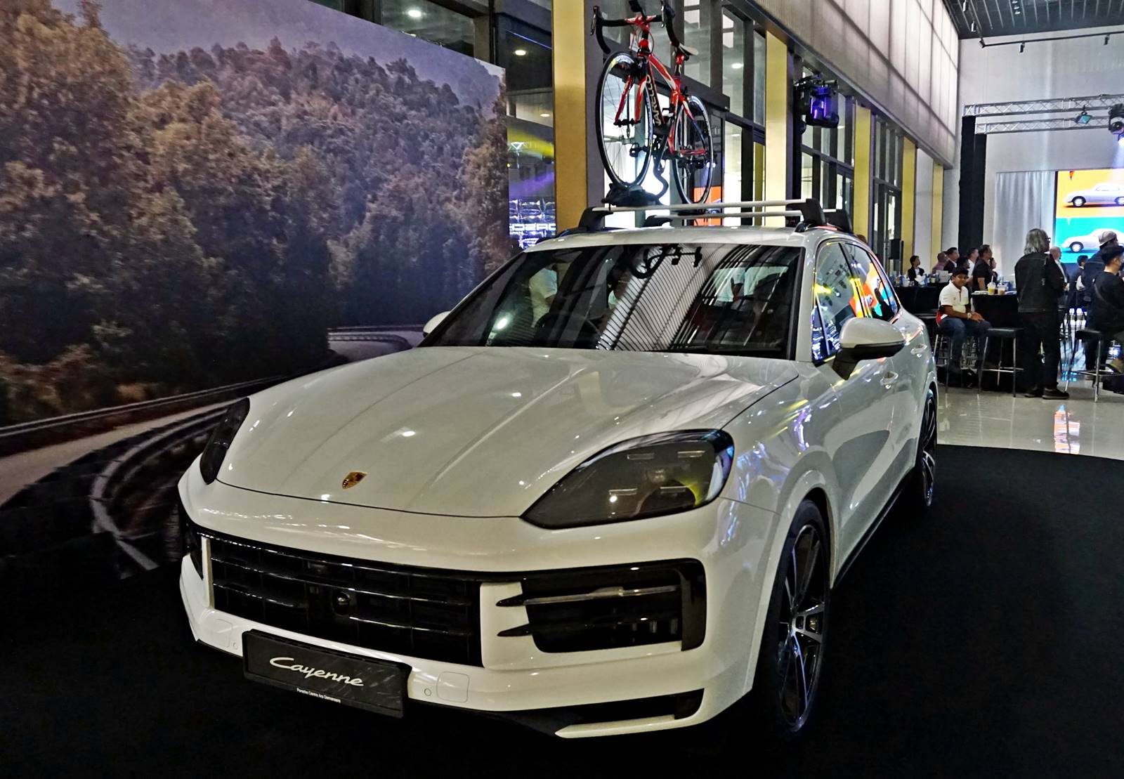 Porsche Cayenne 2023 [CKD]