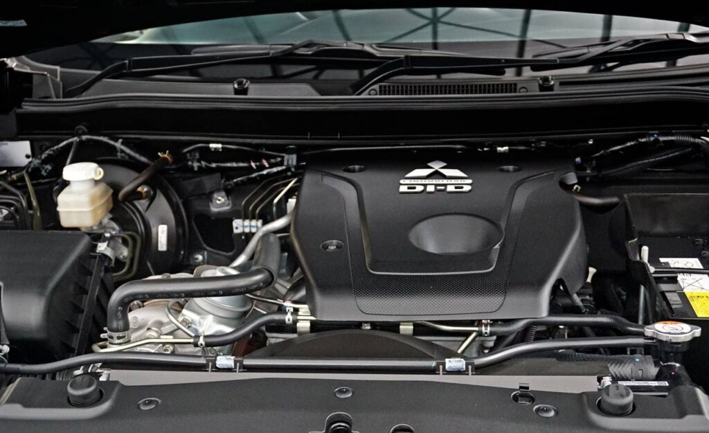 Mitsubishi Triton MIVEC engine