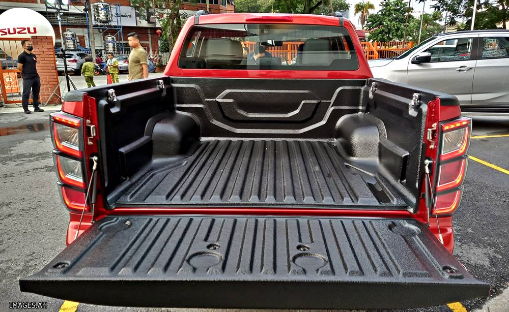 2024 Isuzu D-MAX X-Terrain