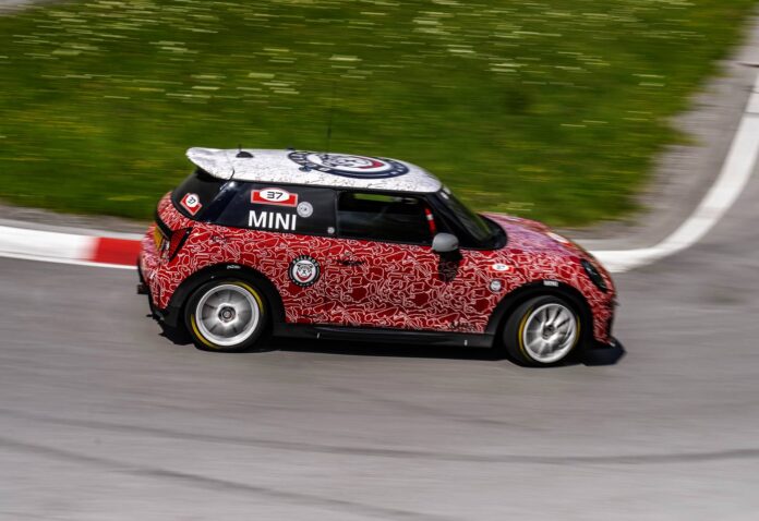 MINI JCW 2024