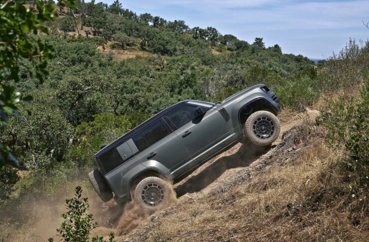 JLR Defender OCTA [2024]