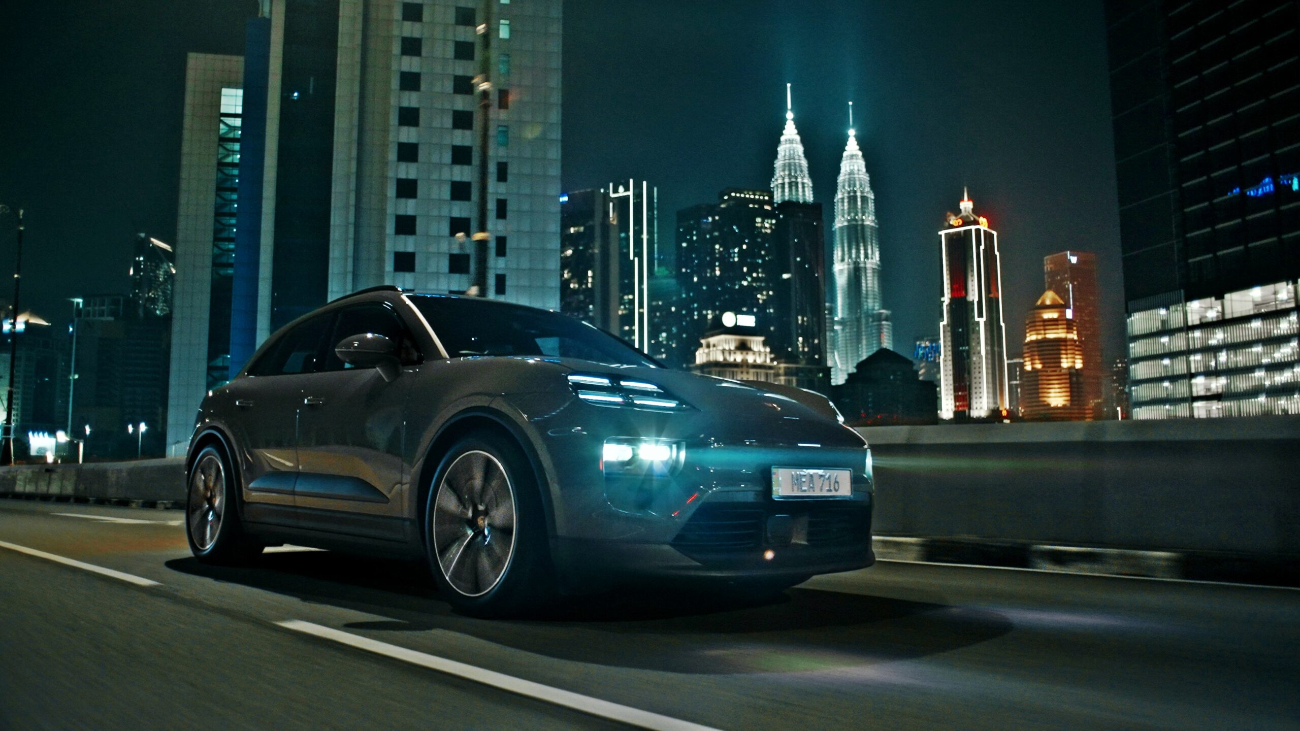 MsKuan & Porsche Macan Electric EV [2025]