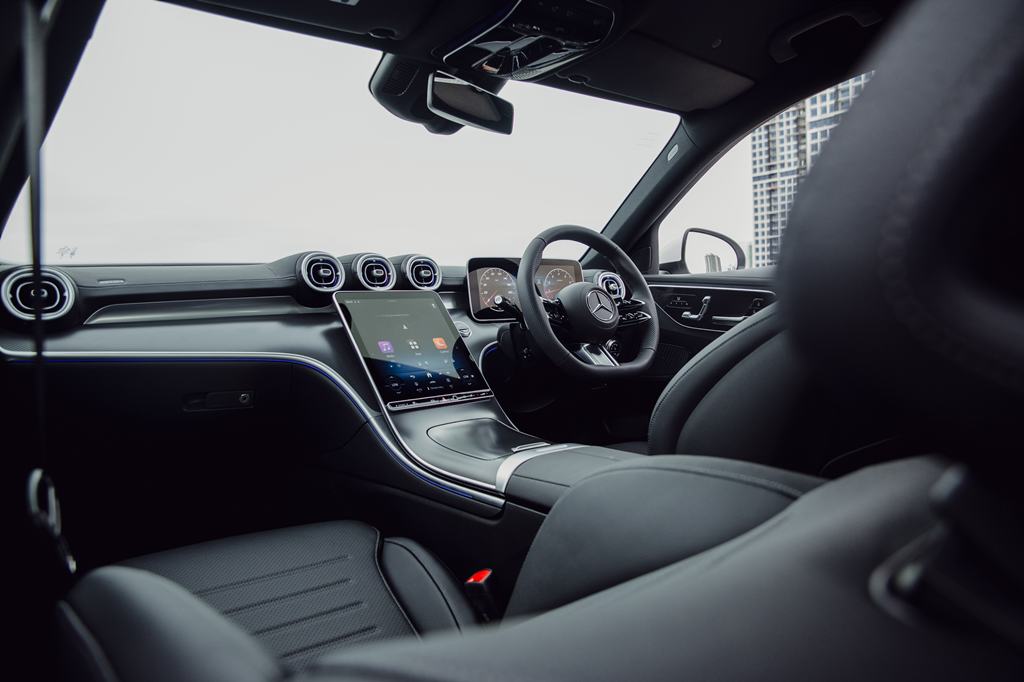 2025 Mercedes-Benz C200 AMG Line