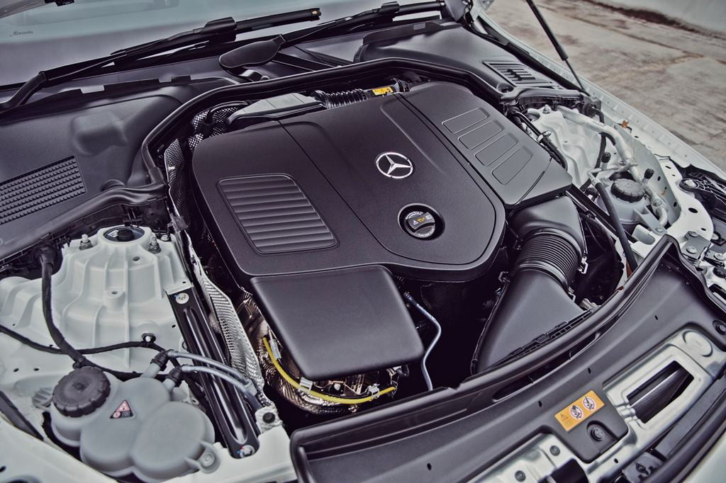 2025 Mercedes-Benz C200 AMG Line