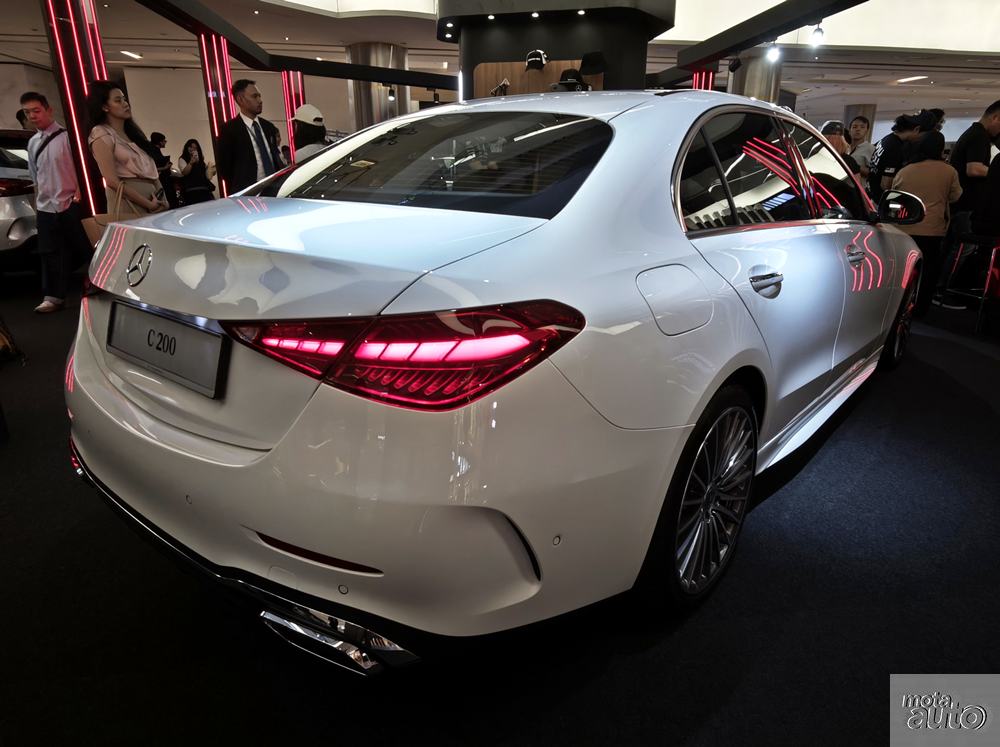 2025 Mercedes-Benz C200 AMG Line