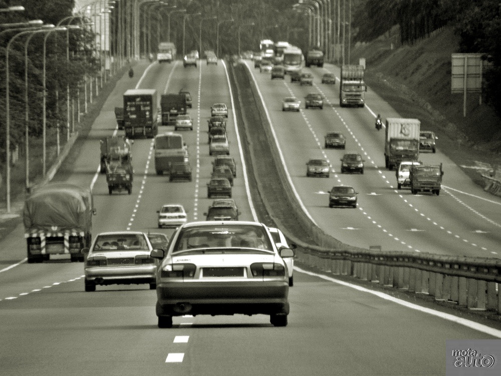 Traffic on highway