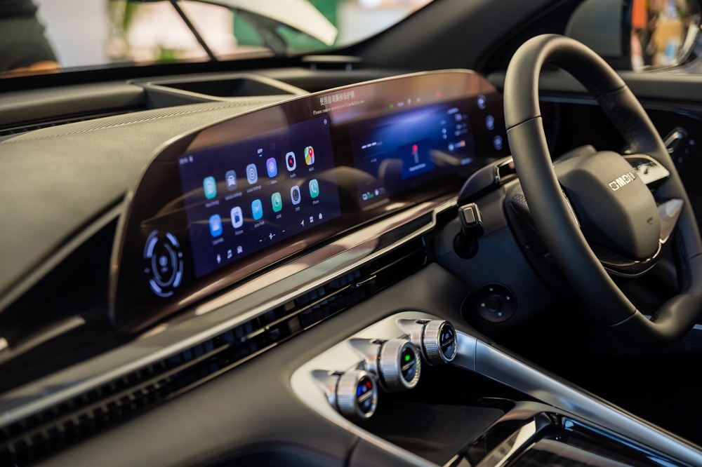 2026 OMODA C9 PHEV