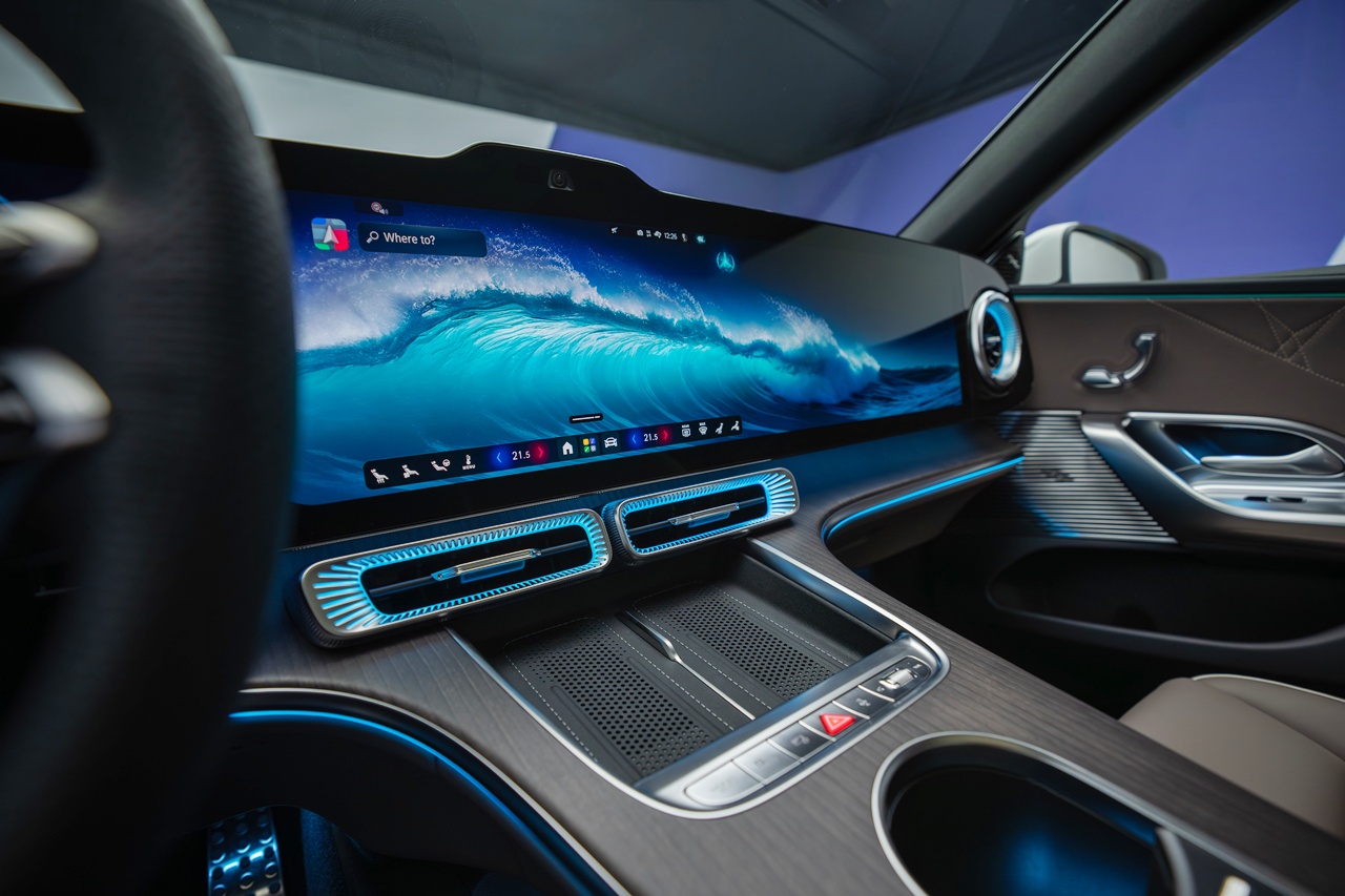 Mercedes-Benz C-Class EV [2026] Hyperscreen