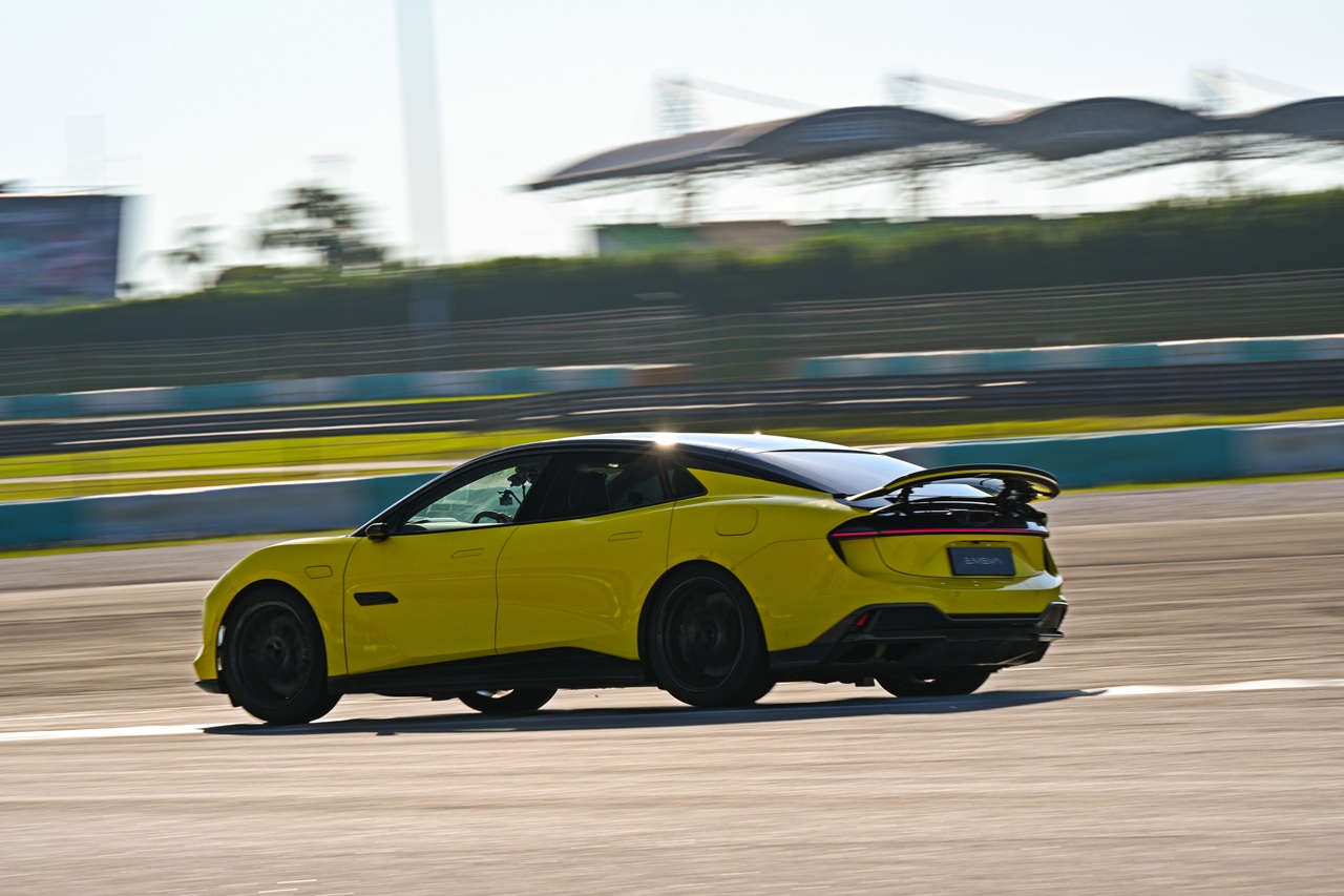 Lotus Emeya EV [2026]