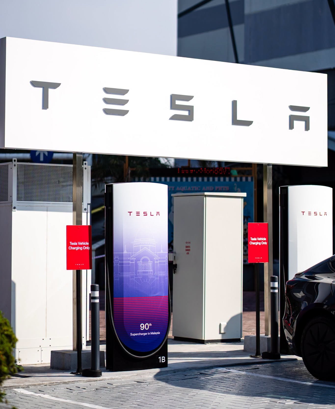 Tesla Supercharger for EV