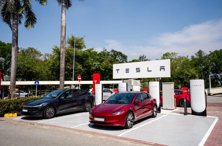 Tesla Supercharger for EV