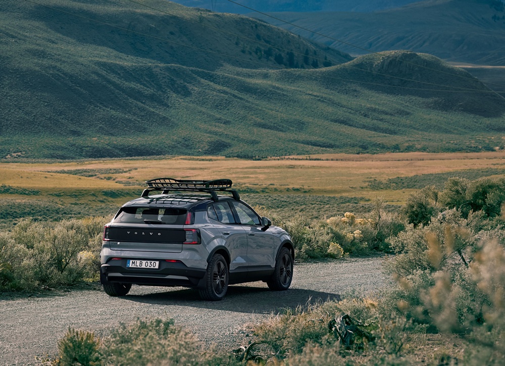 2026 Volvo EX30 Cross Country EV