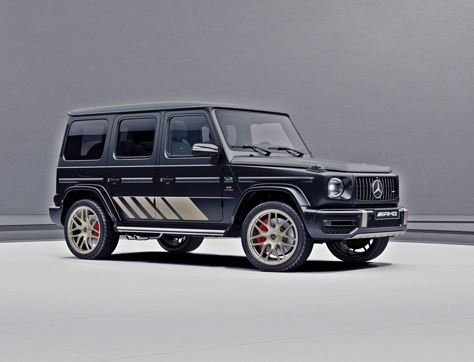 Mercedes-AMG G 63 „Grand Edition”: Sondermodell in Mattschwarz mit goldfarbenen AkzentenThe Mercedes-AMG G 63 “Grand Edition”: Special model in matt black with gold-coloured accents