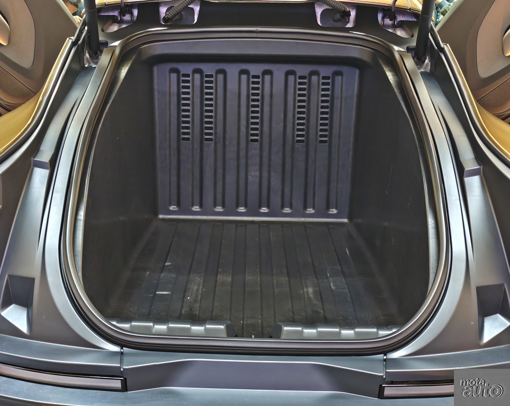 2026 Tesla Cybercab Robotaxi EV