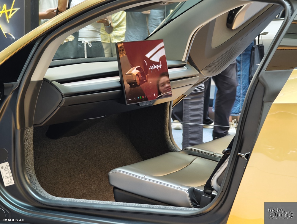 2026 Tesla Cybercab Robotaxi EV